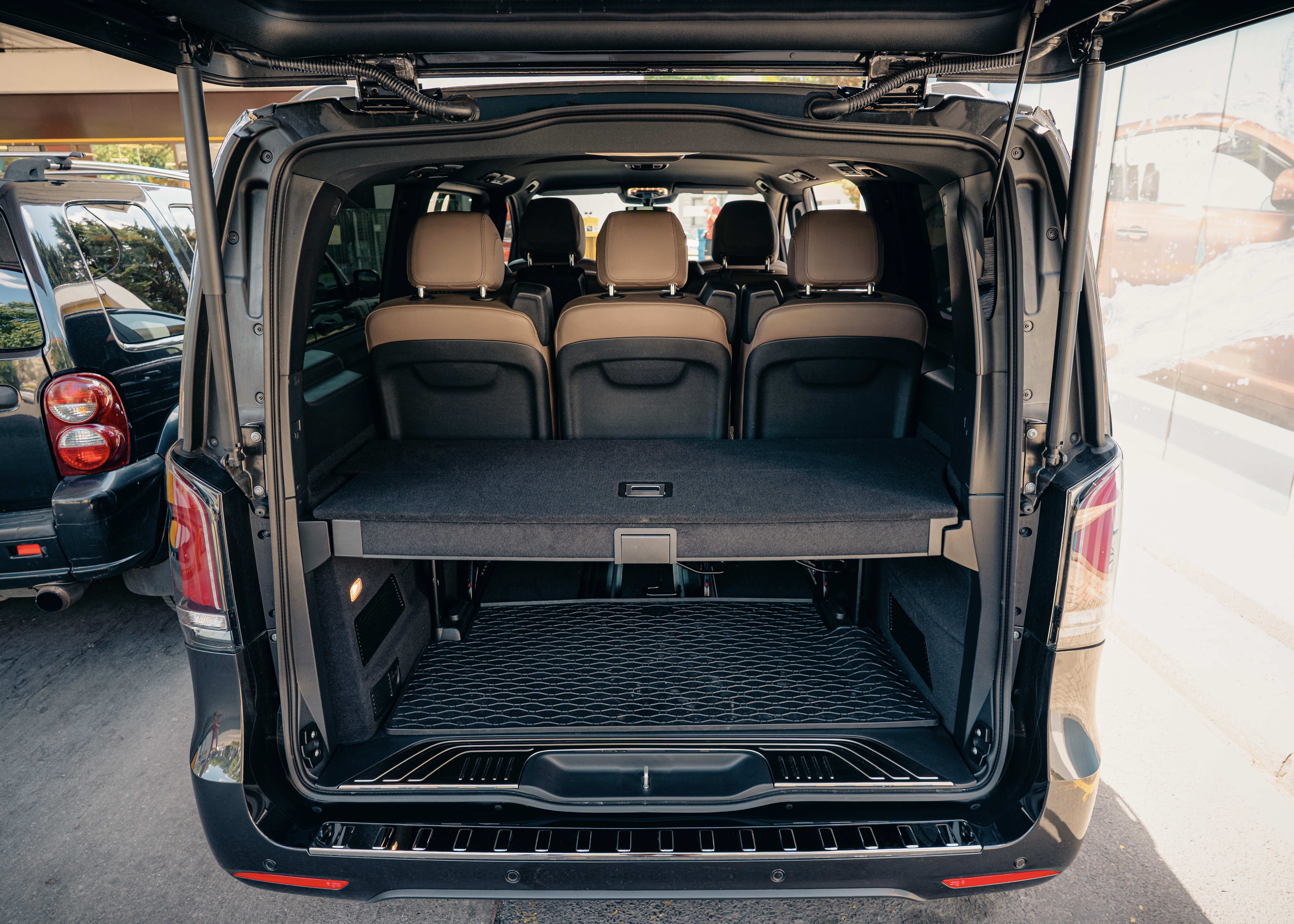 Mercedes-Benz V-Class cargo area